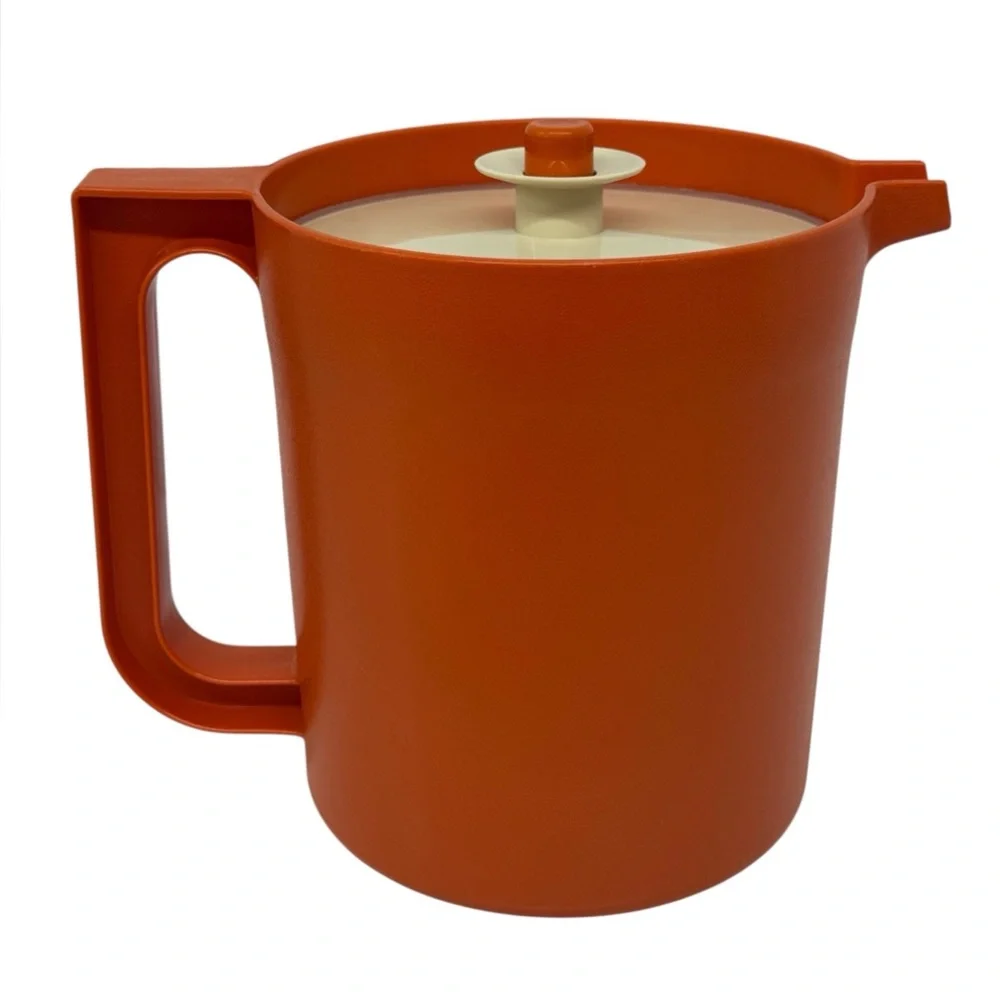 Vintage Tupperware Orange 1.5 Quart Pitcher w/Push Button Lid Model# 1575-5 EUC